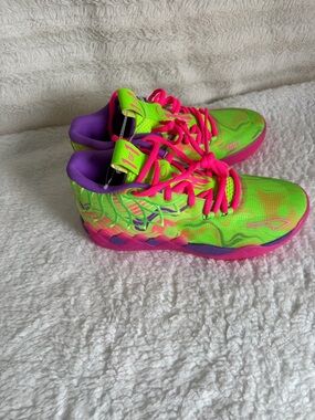Puma Men's Neon Green Pink Athletic Shoes